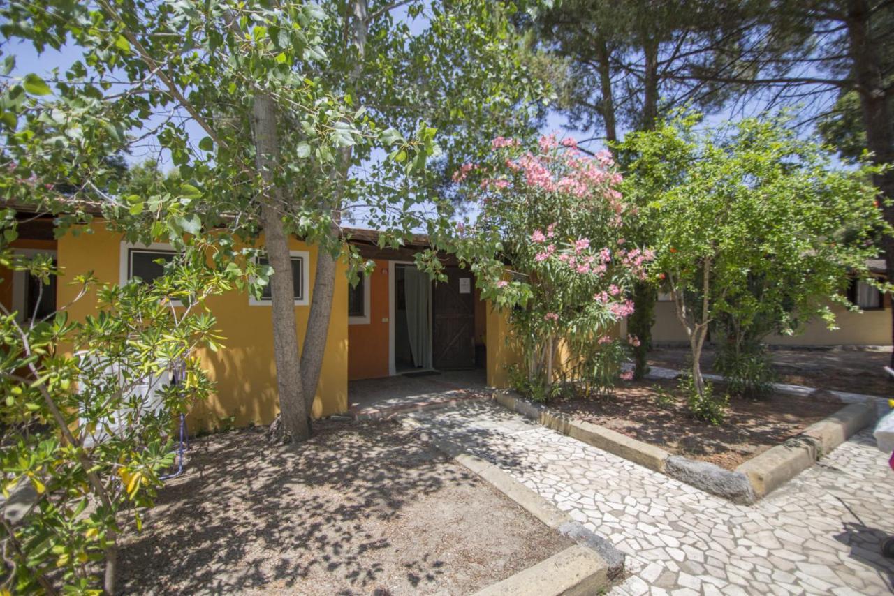 Campeggio Villaggio Sos Flores トルトリ エクステリア 写真