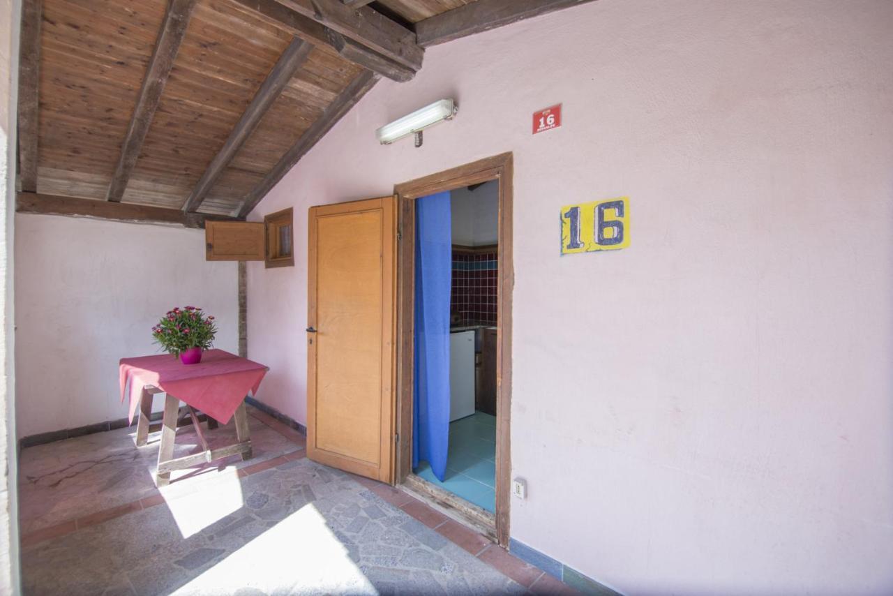 Campeggio Villaggio Sos Flores トルトリ エクステリア 写真