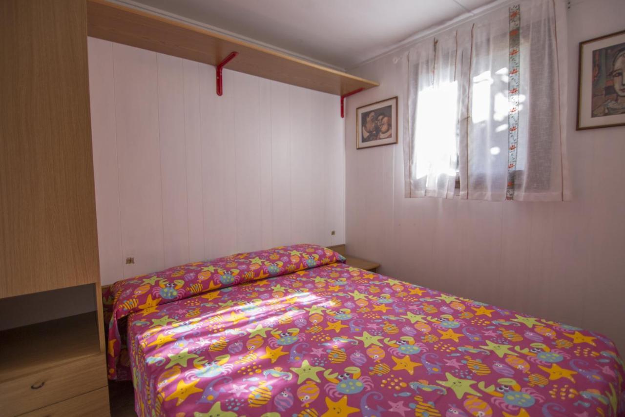 Campeggio Villaggio Sos Flores トルトリ エクステリア 写真