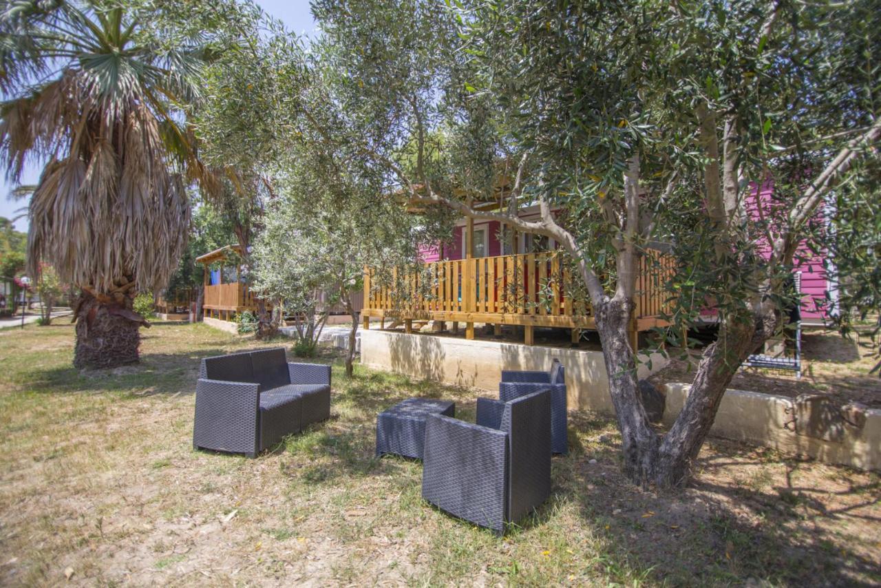 Campeggio Villaggio Sos Flores トルトリ エクステリア 写真