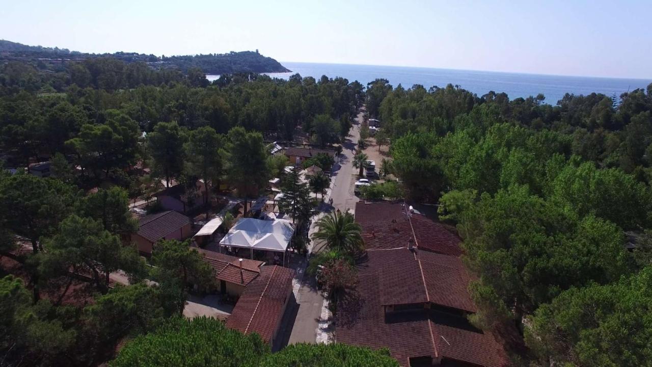 Campeggio Villaggio Sos Flores トルトリ エクステリア 写真
